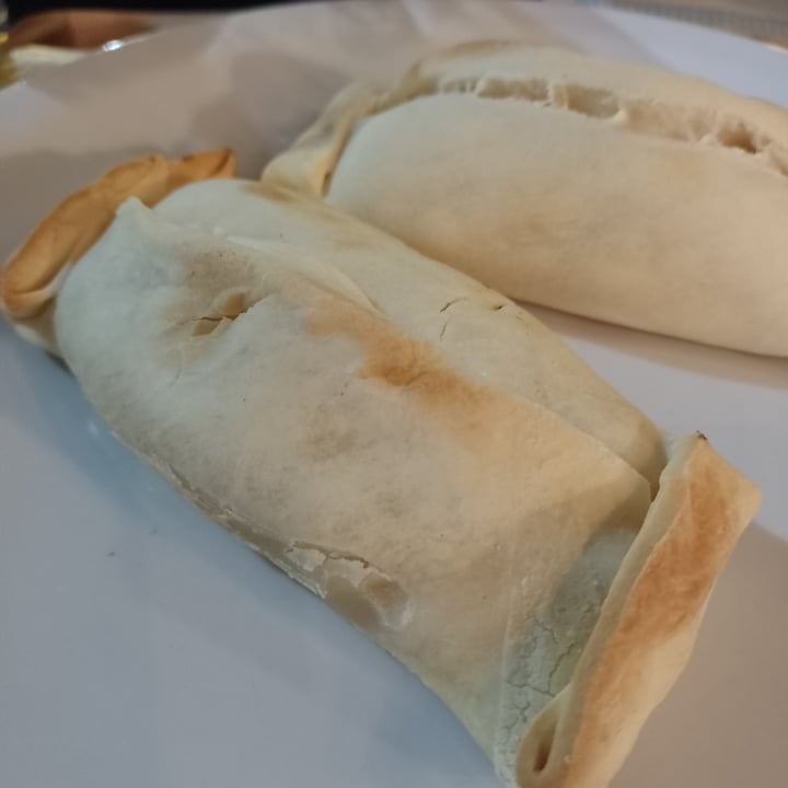 photo of Flipper Pizza Empanada De Jamón Y Queso shared by @caiqui on  03 Jul 2021 - review