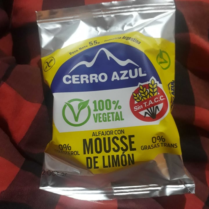 photo of Cerro Azul Alfajor con Mousse de Limón shared by @srtacandelaria on  06 Jun 2020 - review