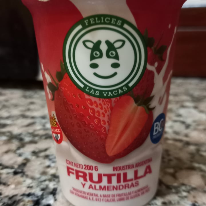 photo of Felices Las Vacas Yogur de Frutilla y Almendras shared by @lucianacastelnuovo on  25 Jul 2022 - review