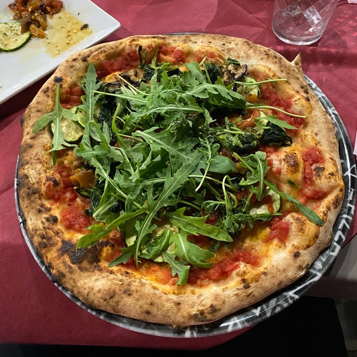 review photo of I segreti di Pulcinella Pizza ortolana (senza mozzarella, Con Cime Di Rapa E Rucola) shared by @tuomiglioramico on 26 Aug 2022 - review