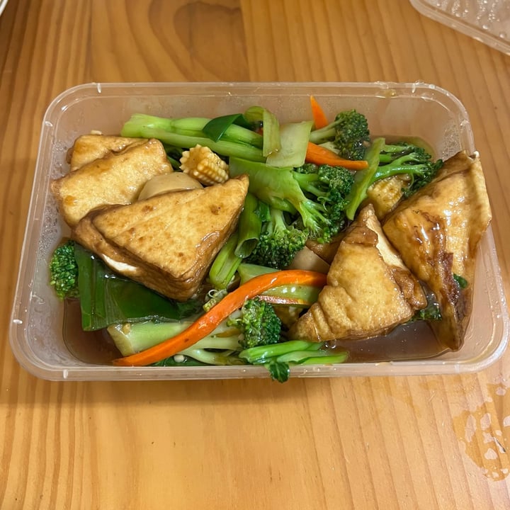 photo of Yam's Happy Inn Fried Bean Curd With Vegetables shared by @vegan-friendly on  28 Apr 2022 - review