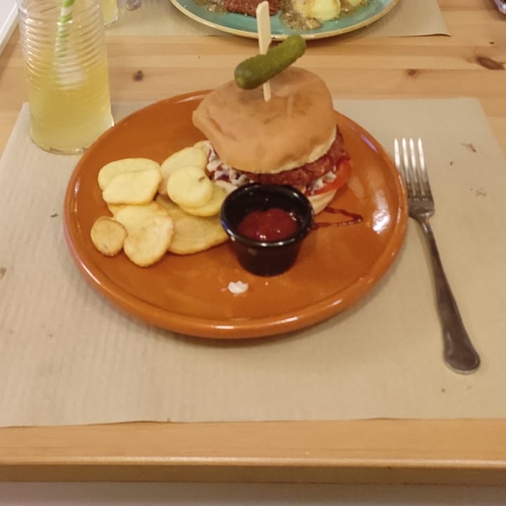 photo of Dorothy's Veggie Bistro bbq burger shared by @yemapel on  22 May 2022 - review