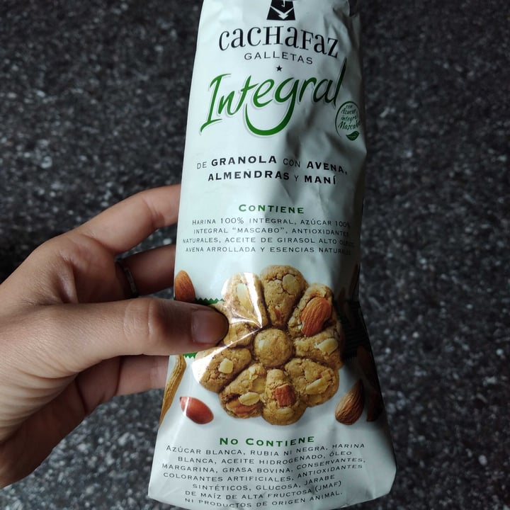 photo of Cachafaz Galletas Integral de Granola con Avena, Almendra y Mani shared by @mily-lbs on  02 Feb 2021 - review