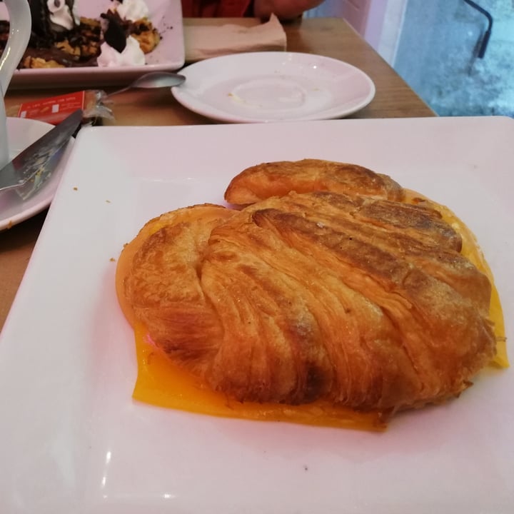 photo of Freedom Cakes Croissant con jamón y queso shared by @grumpyvegan on  29 Nov 2020 - review