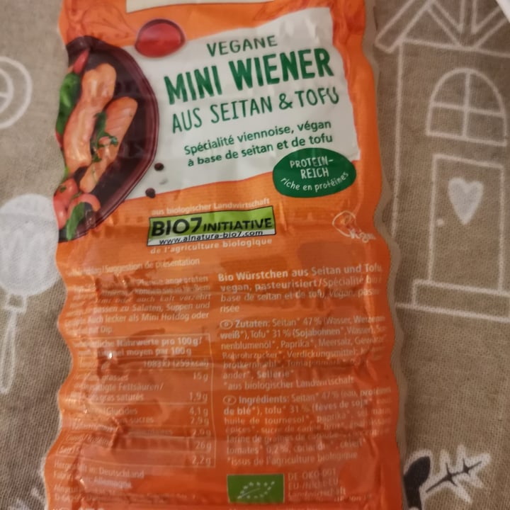 photo of Alnatura Vegane Mini Wiener aus Seitan & Tofu shared by @hajnalkaveronika on  29 Jan 2022 - review
