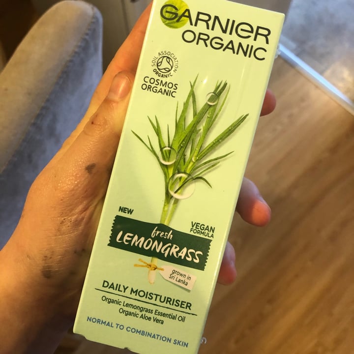 photo of Garnier Fresh Lemongrass Balancing Moisturiser shared by @rhiannondiamxnd on  25 Apr 2021 - review