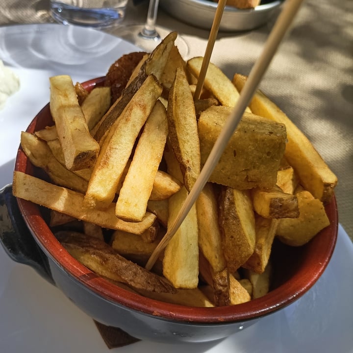 photo of Ecosteria Parco Santi Angeli Fritto di patate e falafel con salse shared by @laura1990 on  03 May 2022 - review