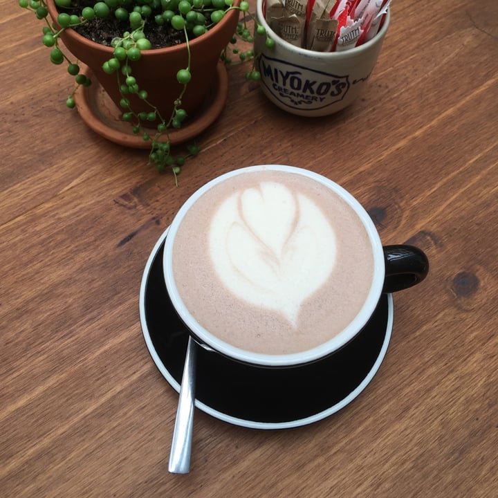 photo of Infinite Café Plant-Powered Kitchen Hot chocolate shared by @sylvacharm on  15 Oct 2022 - review