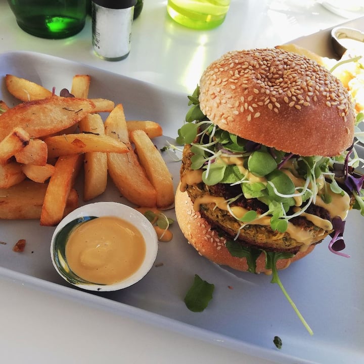 photo of Blended Health Cafe & Catering Veggie Deluxe Burger shared by @jjanieb on  07 Jul 2019 - review