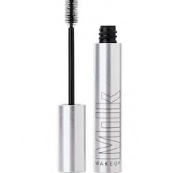 review photo of Milk Makeup Kush Mascara shared by @jrazy on 06 May 2022 - review