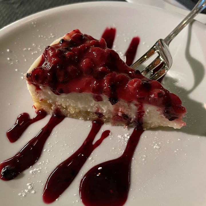 photo of VEGHOMETRO cheesecake ai frutti di bosco shared by @vegpercaso on  07 Dec 2022 - review
