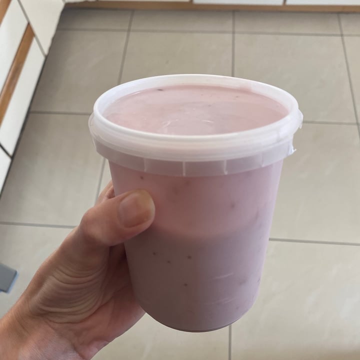 photo of Woolworths Food Strawberry Cultured Coconut Yoghurt shared by @vegansaofficial on  12 Jul 2021 - review