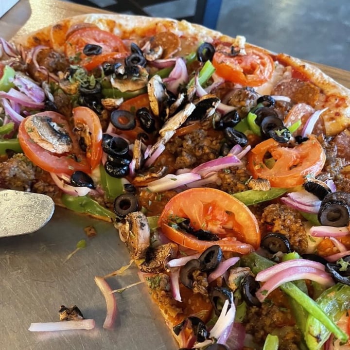 photo of Barrel District Pizza, Bar & Kitchen - Cathedral City, CA Vegan Pizza shared by @triciaa on  07 May 2022 - review