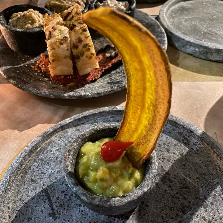 photo of Banana Verde Restaurant Chips de banana verde com guacamole shared by @tatianaconsoli on  10 Jun 2022 - review