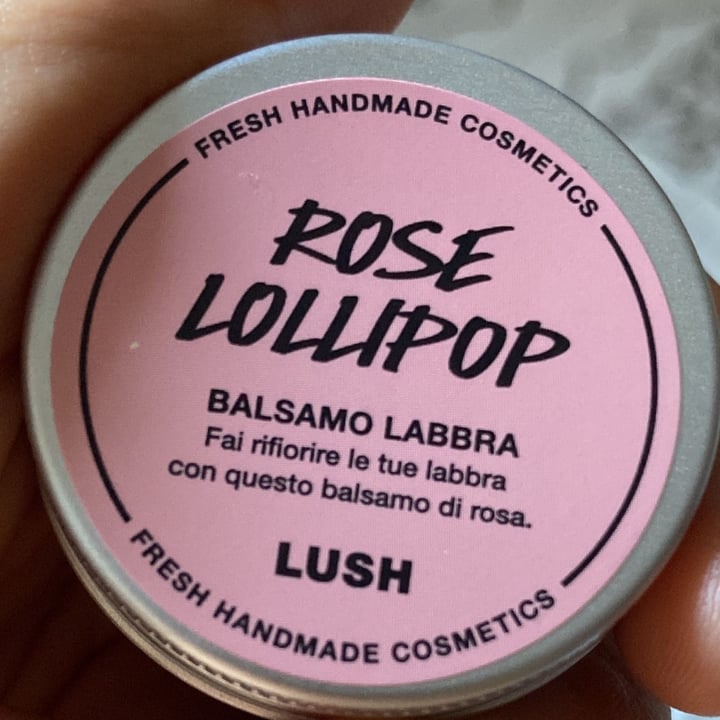 photo of LUSH Fresh Handmade Cosmetics Balsamo Labbra Rose Lollipop shared by @seitan1 on  19 Jun 2022 - review