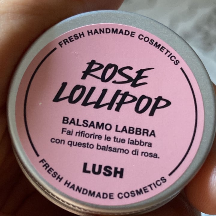 review photo of LUSH Fresh Handmade Cosmetics Balsamo Labbra Rose Lollipop shared by @seitan1 on 19 Jun 2022 - review
