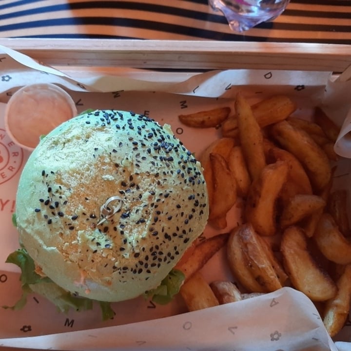 photo of Flower Burger Jungle Burger shared by @francesca529 on  13 Mar 2022 - review