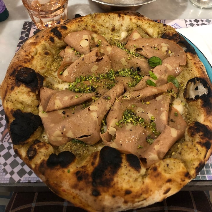 photo of Pizzeria Assaje Trieste Pistacchio E Mortadella Vegana shared by @nocemoscata on  18 Mar 2022 - review