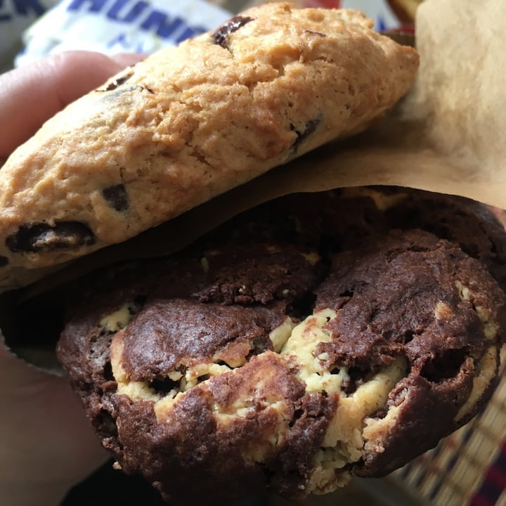 photo of THUNDER VEGAN FOOD Monster cookie con chocolate blanco shared by @sonirohmer on  08 Apr 2021 - review
