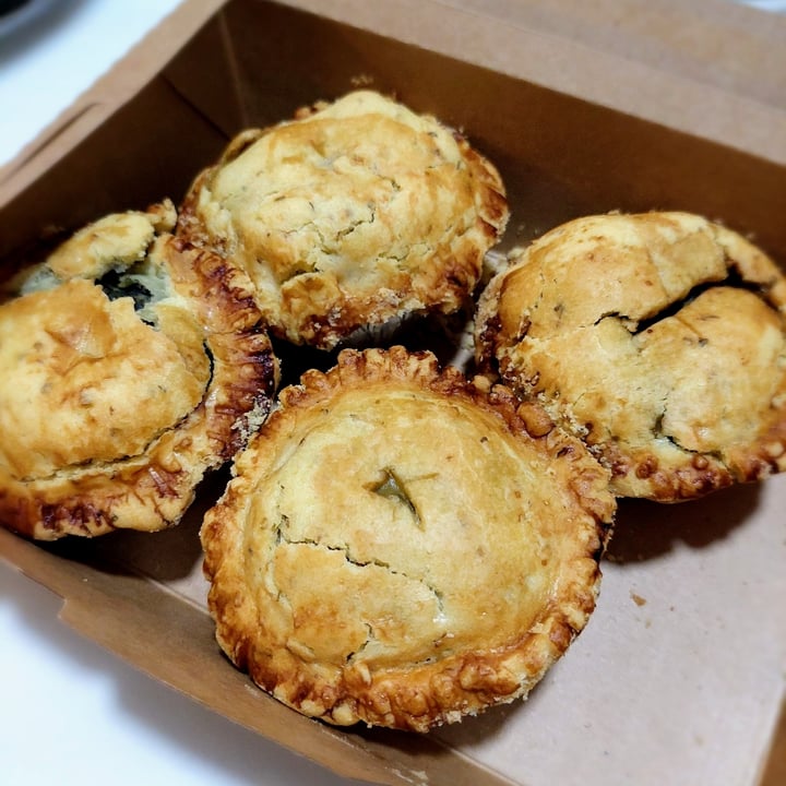 photo of Lilac Oak Mini Mushroom Spinach Cream Pie shared by @windgal on  15 Apr 2022 - review