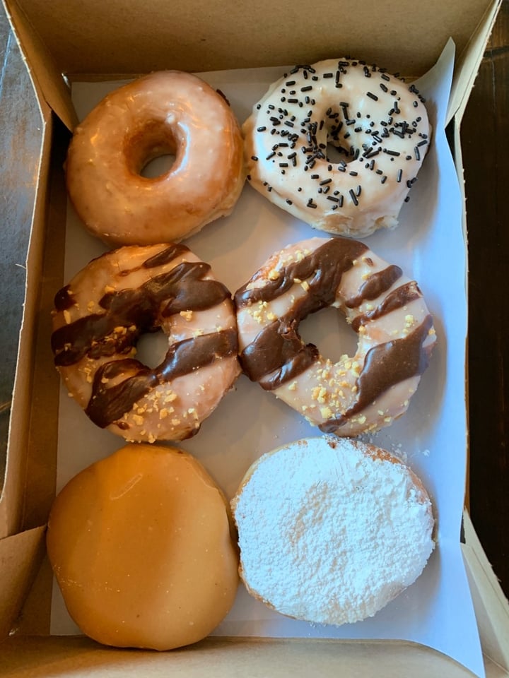 photo of Dun-Well Doughnuts Donuts shared by @theveganyogi on  09 Jan 2020 - review