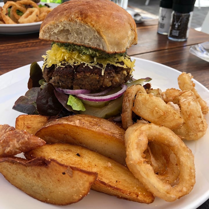 photo of The Courtyard Café Vegan burger shared by @gabygerber on  06 Sep 2020 - review