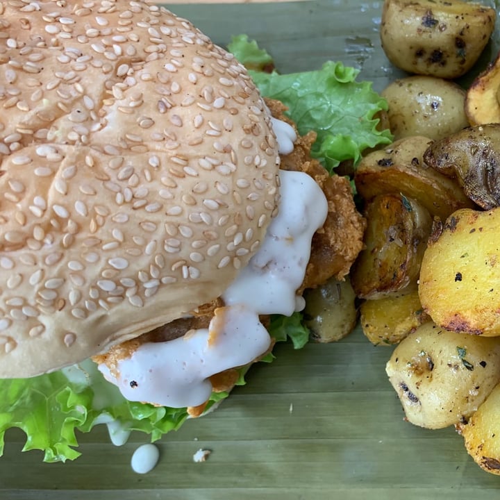 photo of El Jardín De Jazmín Crispy Burger shared by @otomelody on  22 Aug 2021 - review
