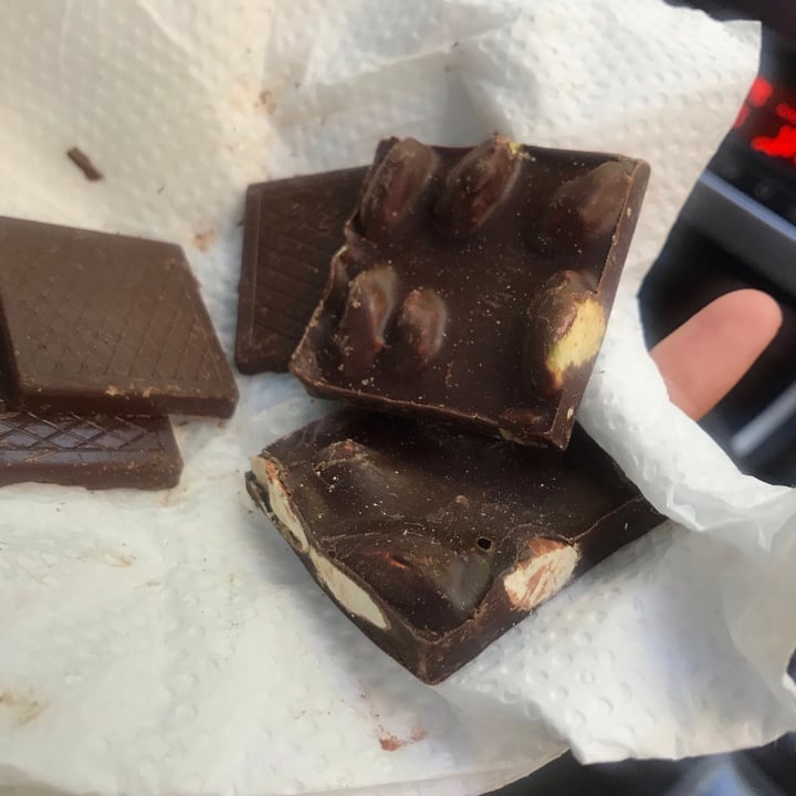 photo of Mamuschka Chocolate 70% con almendras shared by @candelariex on  18 Apr 2021 - review