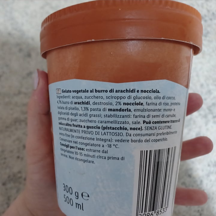 photo of Vemondo  Gelato Al Burro Di Arachidi E Nocciola shared by @llauraa on  28 Jun 2022 - review