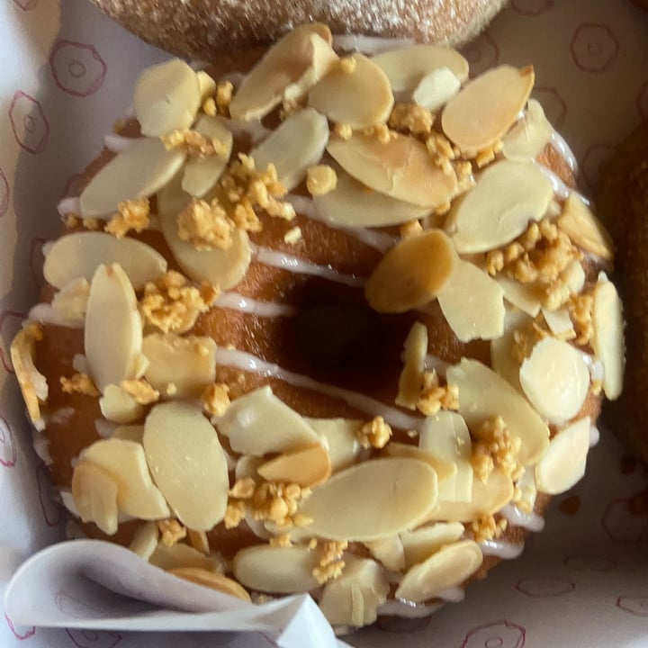 photo of Dreamwave Donuts Toasted almond and vanilla shared by @marieheidi on  20 Dec 2021 - review