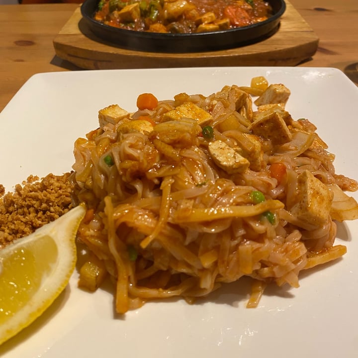 photo of Tajska restavracija Chada vegan Pad thai pak shared by @veganaporelmundo on  20 Sep 2022 - review