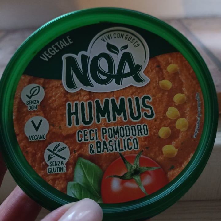 photo of Noa Hummus ceci pomodoro basilico shared by @raffa70s70 on  24 May 2021 - review