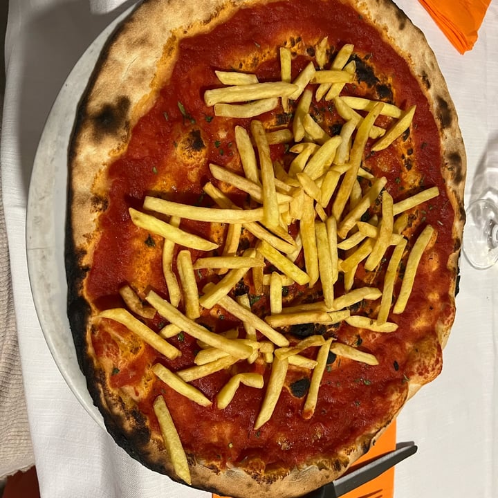 photo of Il palazzetto pizzeria ristorante pizza marinara con patatine shared by @dinolau97 on  11 Aug 2022 - review