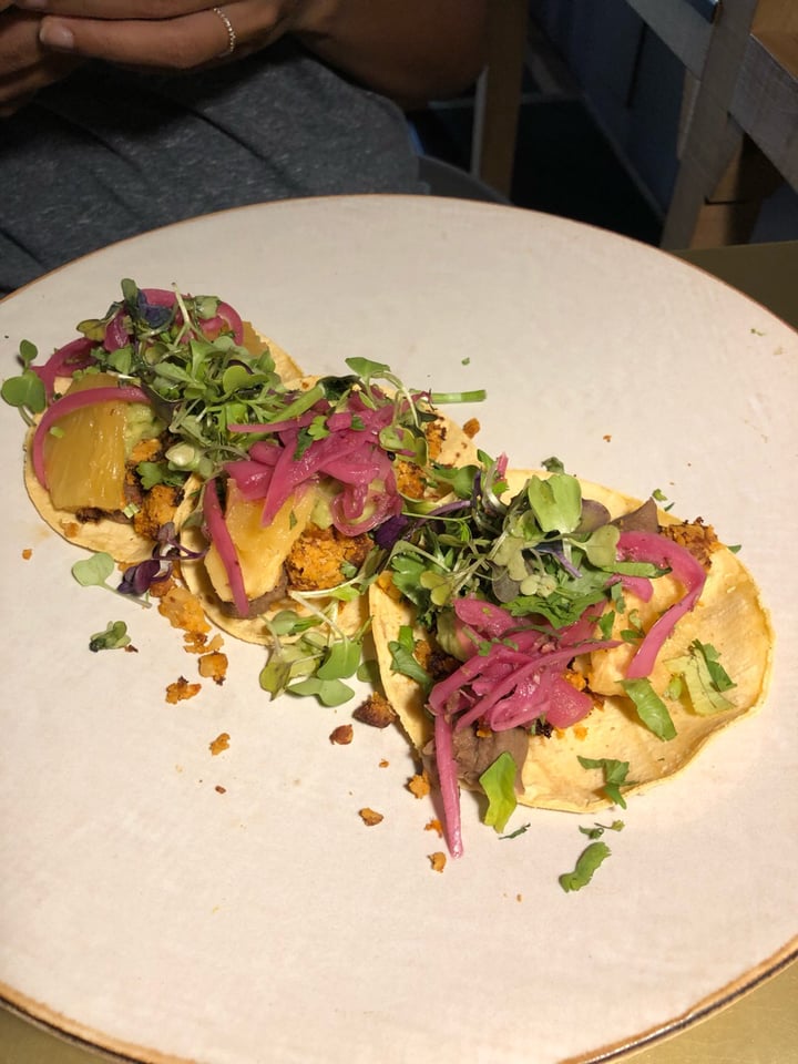 photo of Green and Berries Tacos shared by @jeromeucla on  25 May 2019 - review
