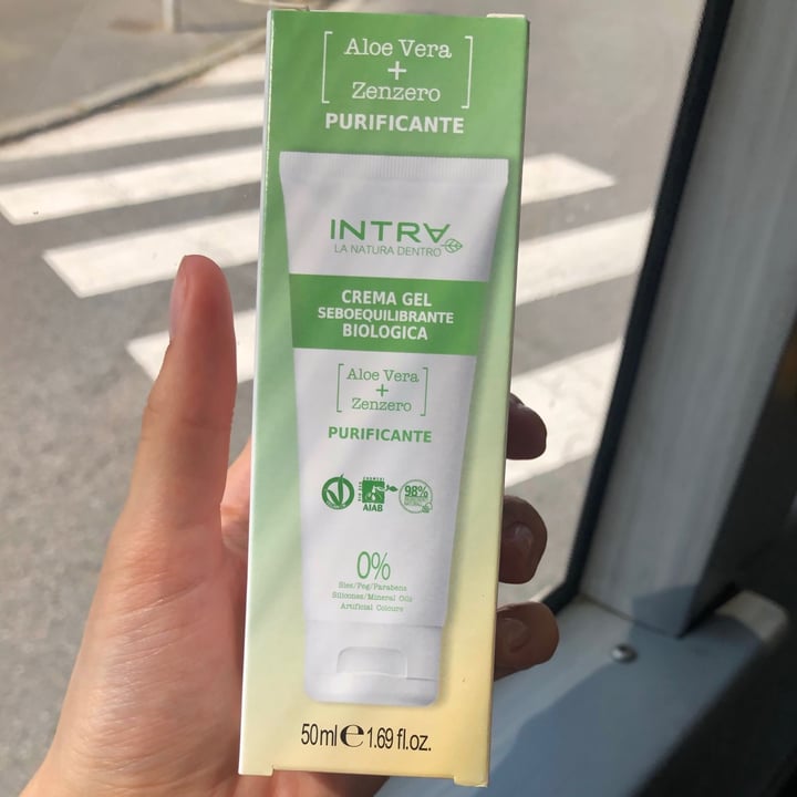 photo of Intra Natural Crema Gel Seboriequilibrante Bio shared by @giuliettaveg on  14 Apr 2021 - review