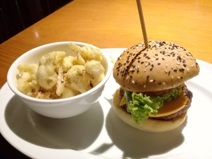 photo of Mezza9 Classic cheese beyond burger shared by @veganspicegirl on  30 Nov 2019 - review