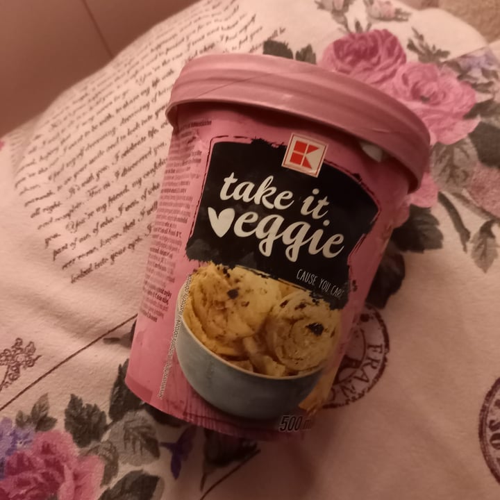 review photo of Kaufland Take it Veggie Banana Nuts Ice Cream shared by @neenss on 08 Sep 2021 - review