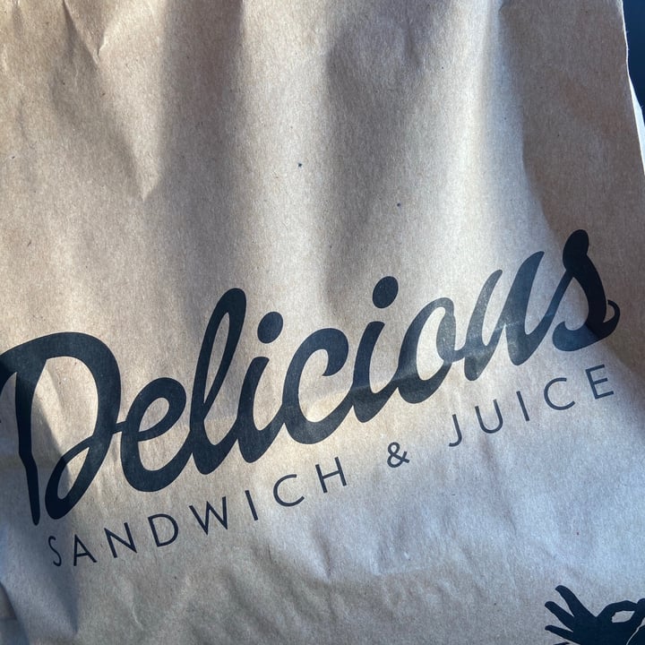 photo of Delicious Sandwich & Juice Bagel with Falafel shared by @veganmarshmallow on  27 Apr 2020 - review