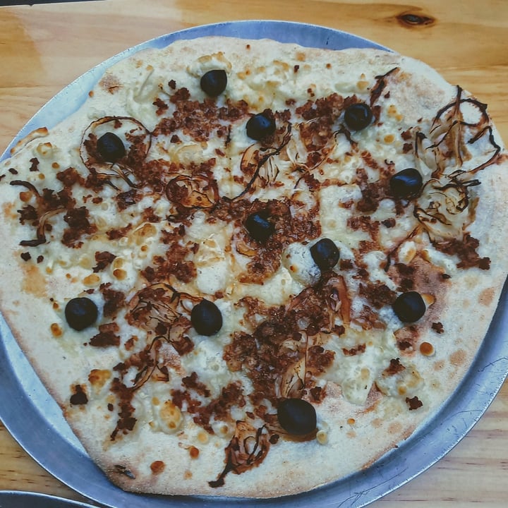 photo of La Clote Pizza de Atún (vegana) shared by @c1audia on  17 Sep 2021 - review