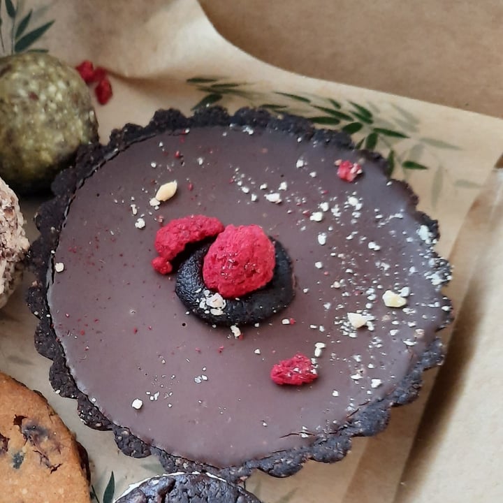 photo of Green & Berry Chocolate Tart shared by @awafuro on  15 May 2020 - review