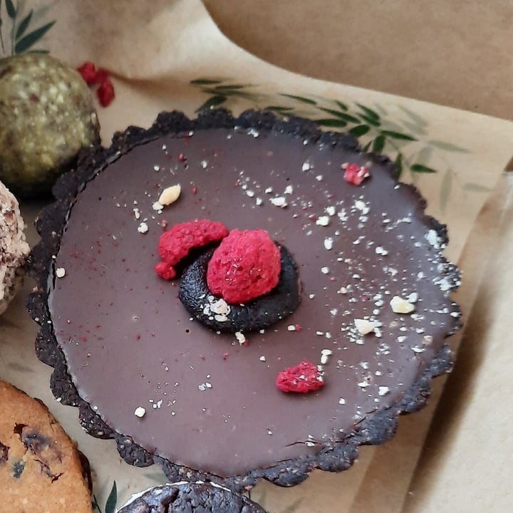 review photo of Green & Berry Chocolate Tart shared by @awafuro on 15 May 2020 - review