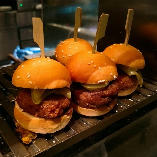 Foto do prato “Beyond Meat Sliders”