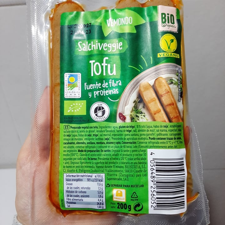 photo of Vemondo  Salchiveggie con tofu shared by @angelica90 on  02 Nov 2022 - review
