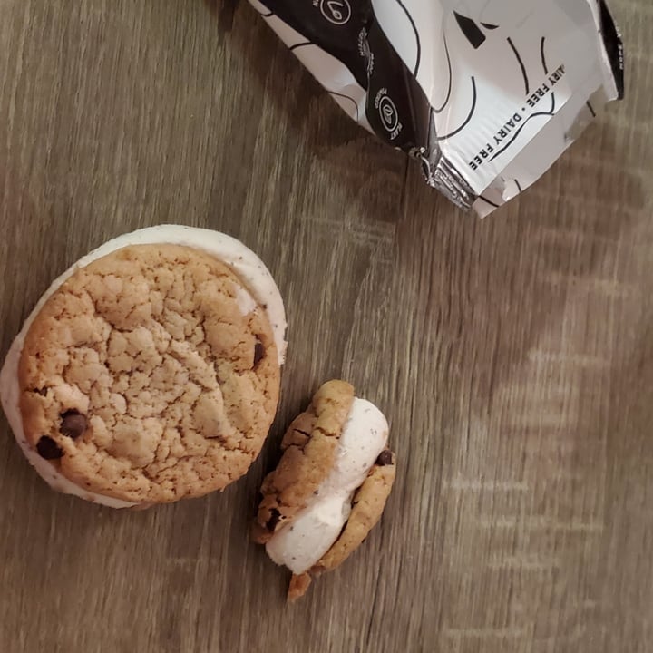photo of COOL HAUS Cookie Dough Frozen Dessert Sandwich shared by @lucyfoxx on  07 Aug 2022 - review