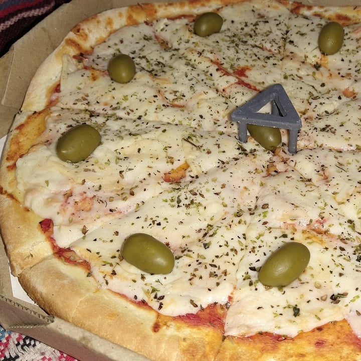 photo of Empanadas de 10 Pizza De Muzzarella shared by @vikymarquez on  01 Nov 2020 - review