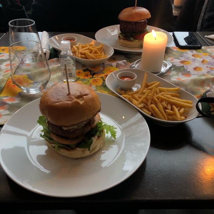 photo of Vegan Vacation Jack Daniels vegan burger shared by @fatima14 on  08 Jun 2022 - review