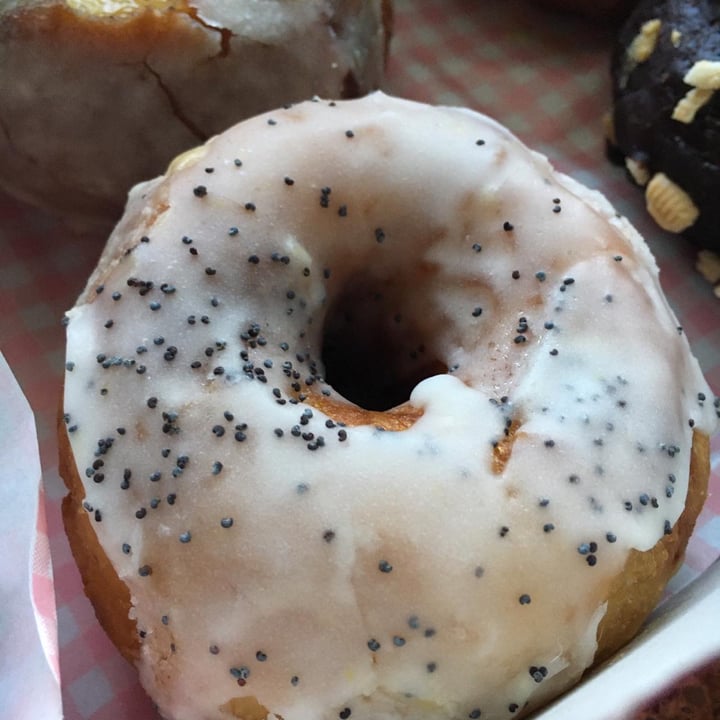 photo of Rumsy's Noose Lemon Poppyseed Donut shared by @stuartdyer on  13 Jul 2020 - review