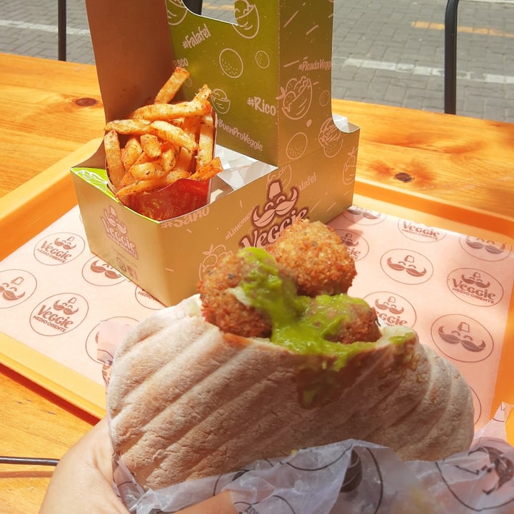 photo of Veggie Medio Oriente Combo Falafel shared by @luoliva01 on  12 Dec 2021 - review