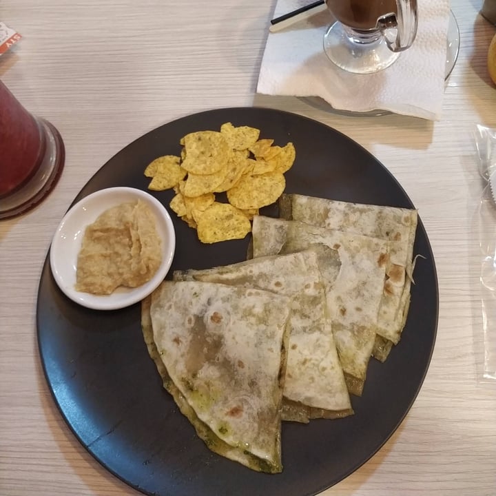 photo of Cafeteria La Pausa Quesadillas veganas shared by @emy1234 on  01 Oct 2021 - review