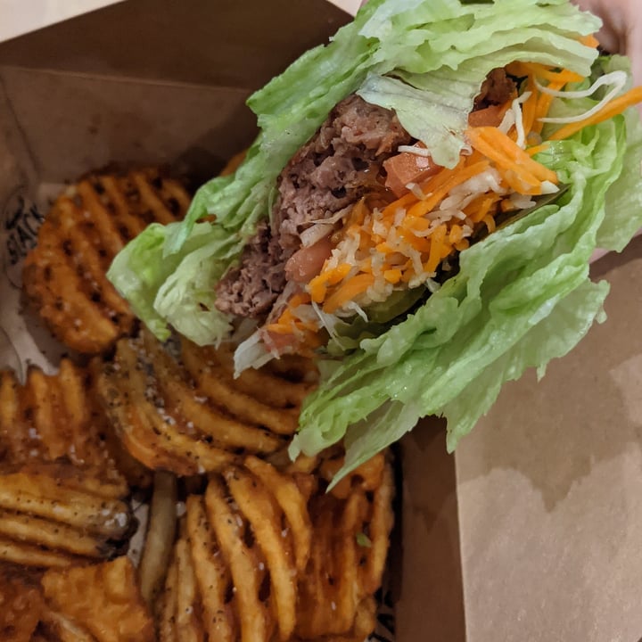 photo of Stack 571 Burger & Whiskey Bar - Bothell Stack 571 with Beyond Patty and Lettuce Wrap shared by @prismaticpattern on  26 May 2022 - review
